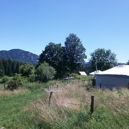 La Petite Echelle Hotel Rochejean Bagian luar foto
